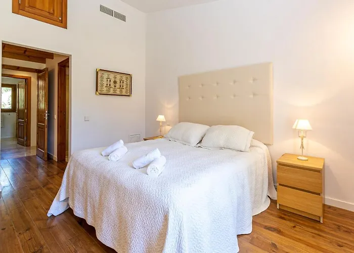 Willa Esplai By Select